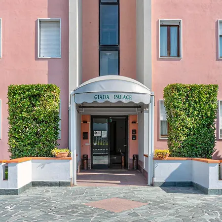 Giada Palace - & Pool Гостевой дом 3*